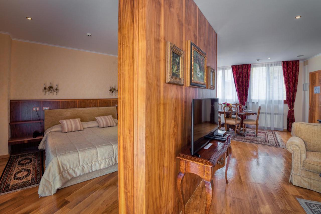 Hotel Soli Invicto Elenovo  Buitenkant foto