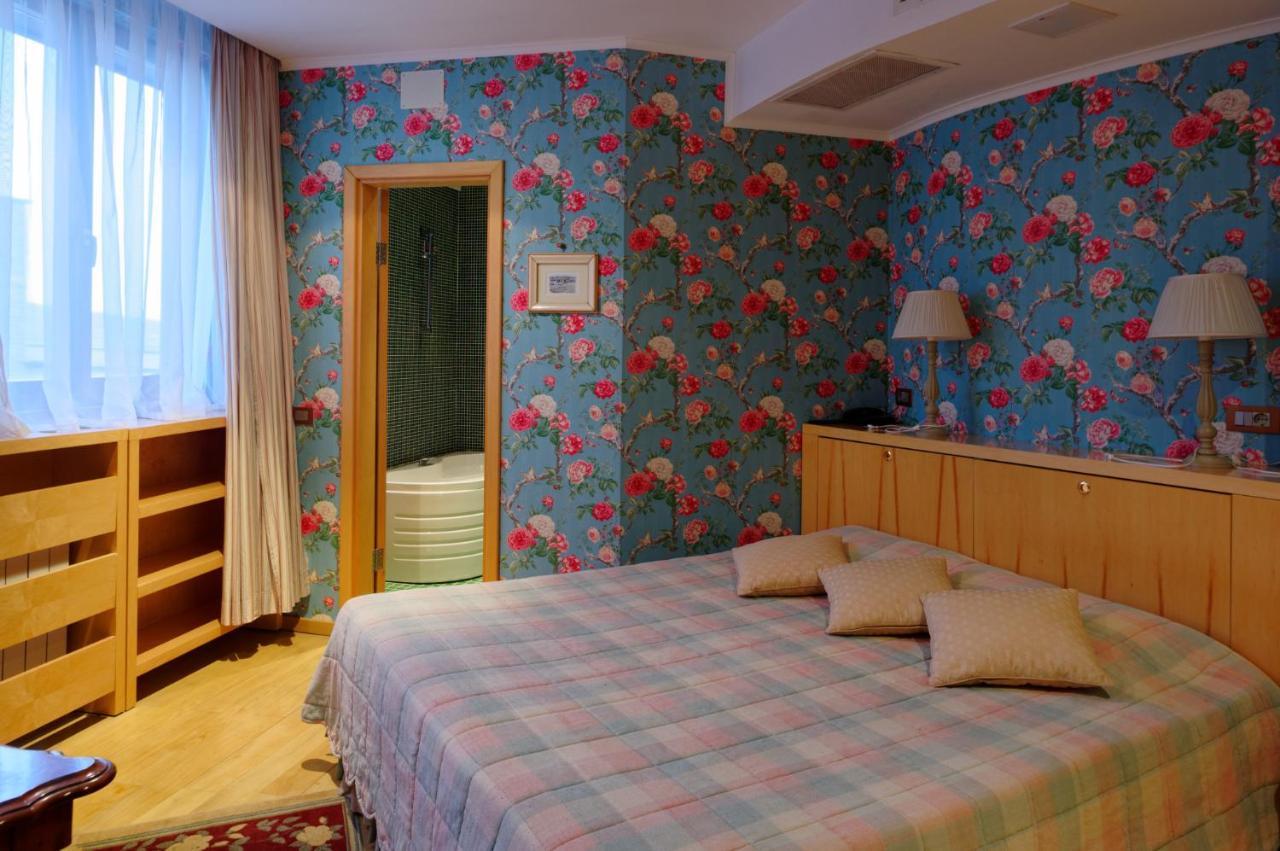 Hotel Soli Invicto Elenovo  Buitenkant foto