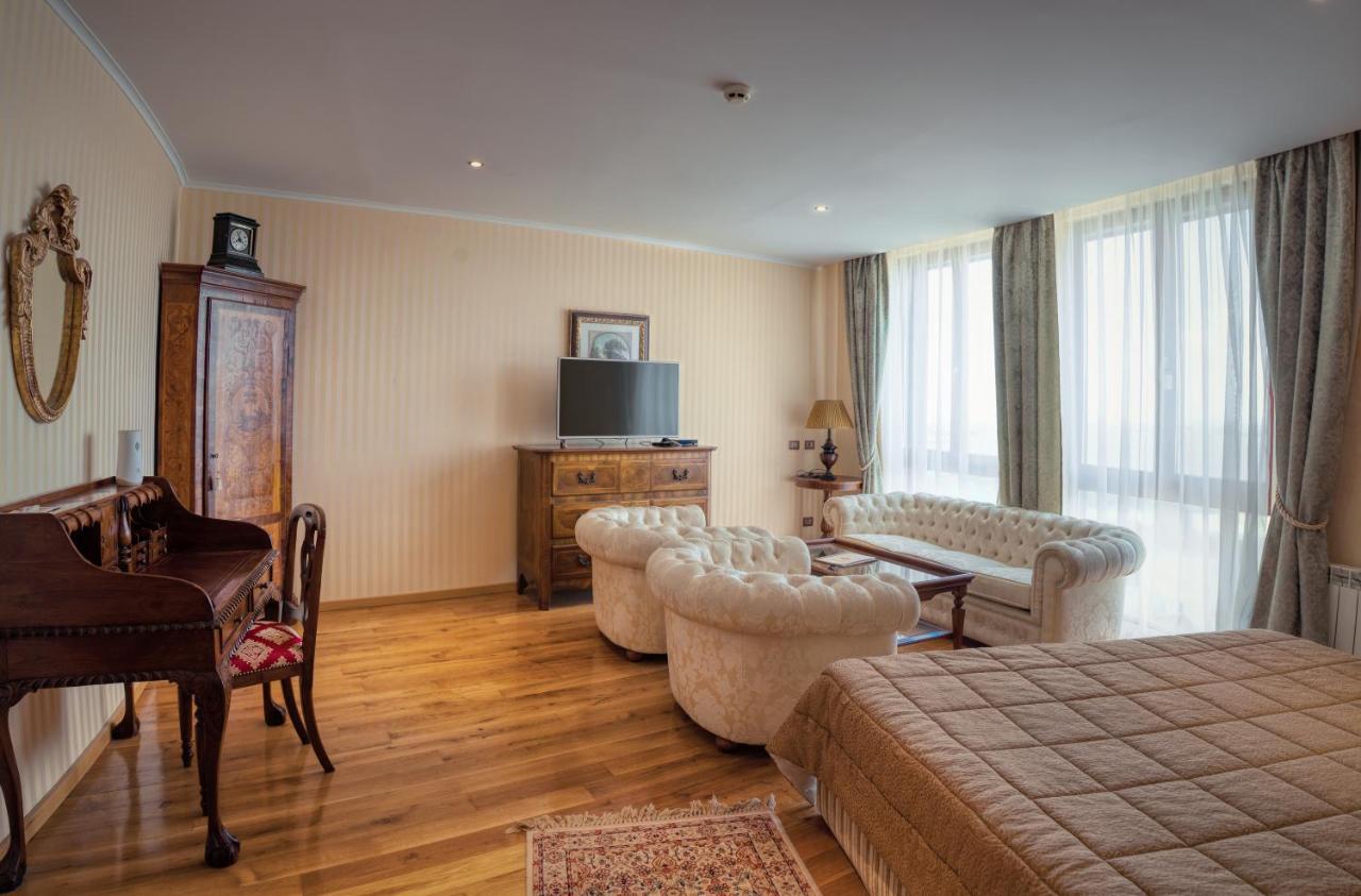 Hotel Soli Invicto Elenovo  Buitenkant foto