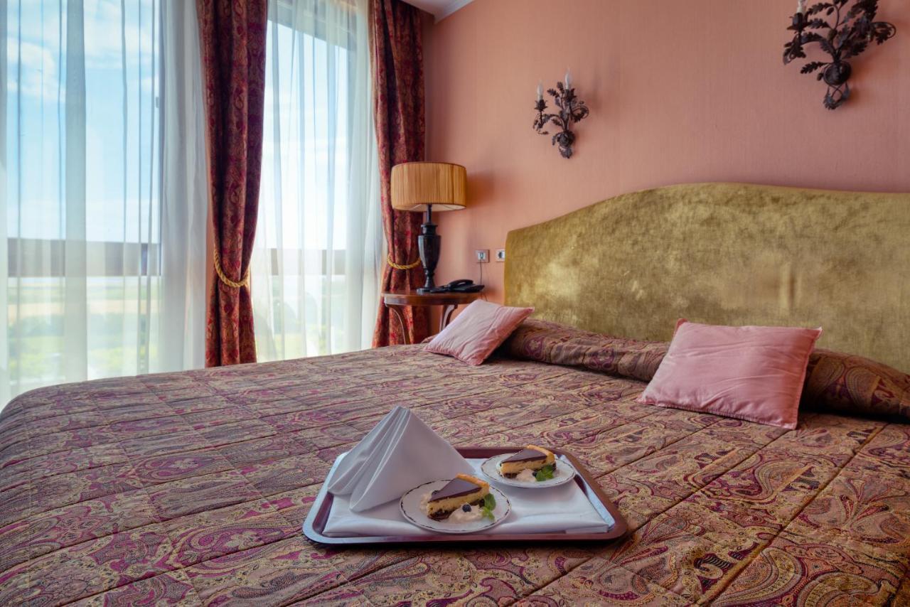 Hotel Soli Invicto Elenovo  Buitenkant foto